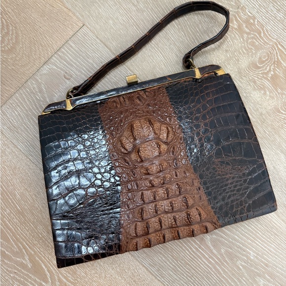 Vintage Handbags - Vintage hornback alligator handbag - stunning and high quality skin